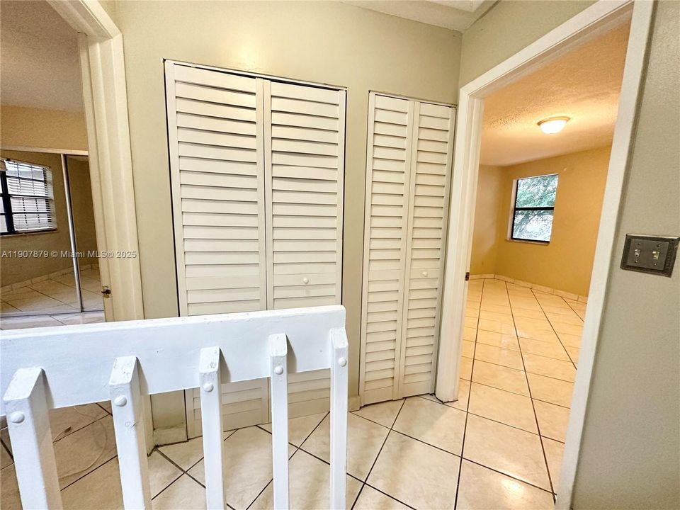 For Sale: $365,000 (2 beds, 1 baths, 1260 Square Feet)