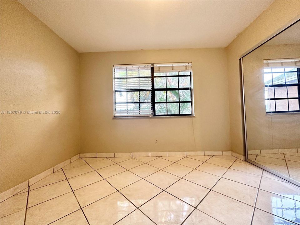 For Sale: $365,000 (2 beds, 1 baths, 1260 Square Feet)