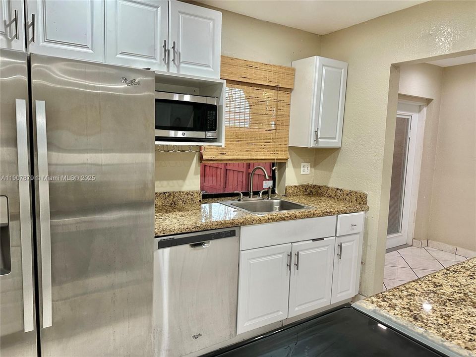 For Sale: $365,000 (2 beds, 1 baths, 1260 Square Feet)