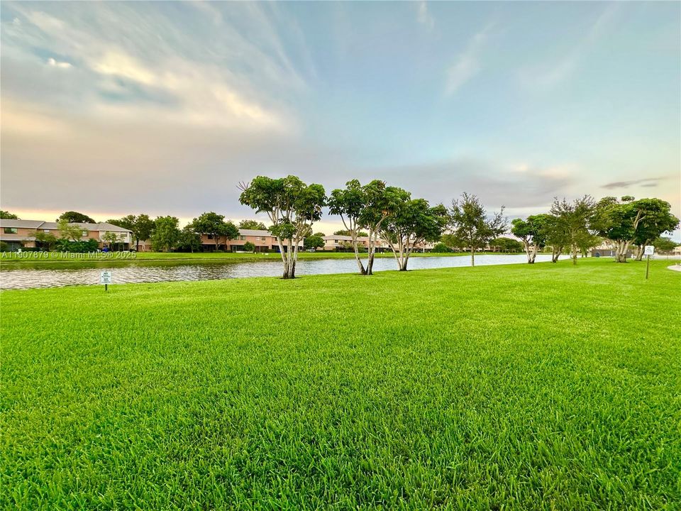 For Sale: $365,000 (2 beds, 1 baths, 1260 Square Feet)