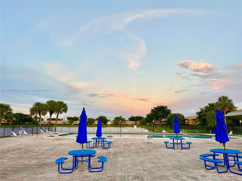 For Sale: $365,000 (2 beds, 1 baths, 1260 Square Feet)