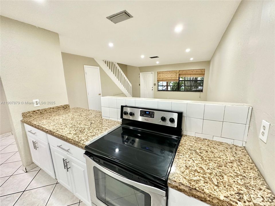 For Sale: $365,000 (2 beds, 1 baths, 1260 Square Feet)
