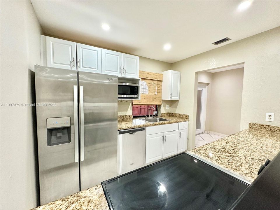 For Sale: $365,000 (2 beds, 1 baths, 1260 Square Feet)