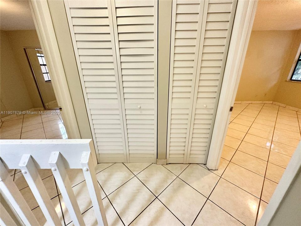 For Sale: $365,000 (2 beds, 1 baths, 1260 Square Feet)