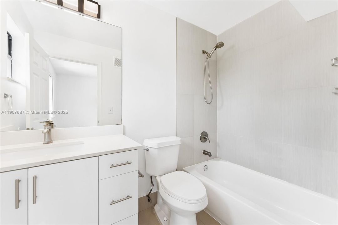 出租: $2,950 (2 贝兹, 2 浴室, 1155 平方英尺)