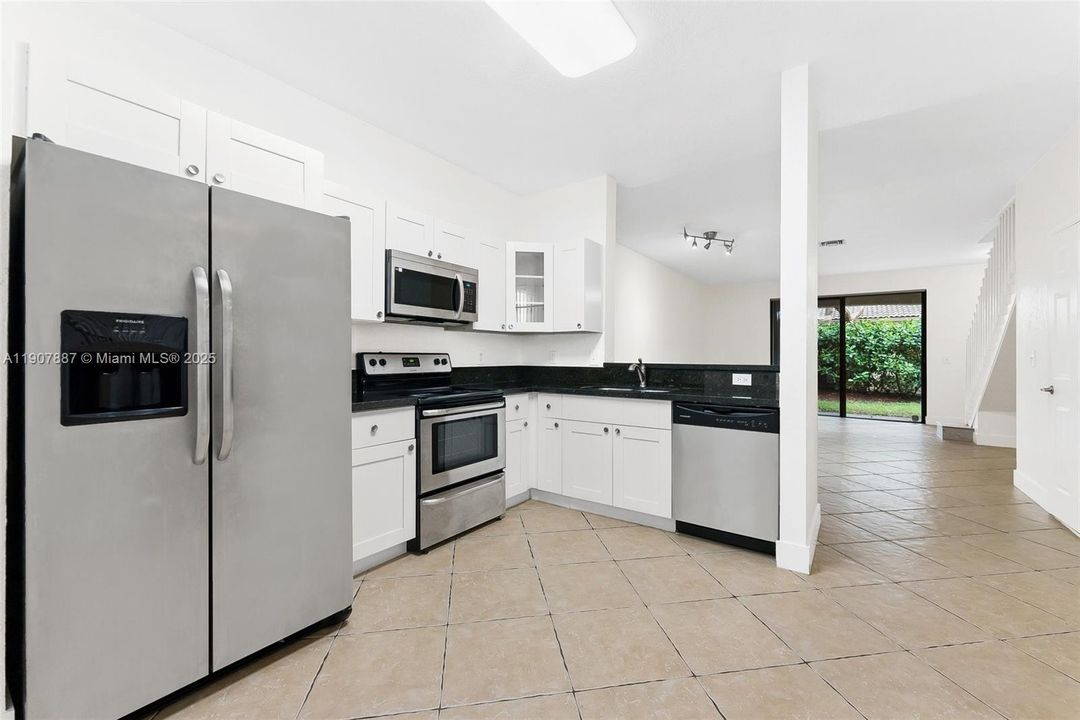 出租: $2,950 (2 贝兹, 2 浴室, 1155 平方英尺)