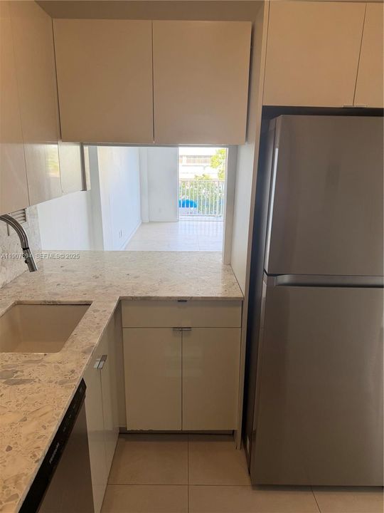 For Rent: $1,600 (0 beds, 1 baths, 531 Square Feet)