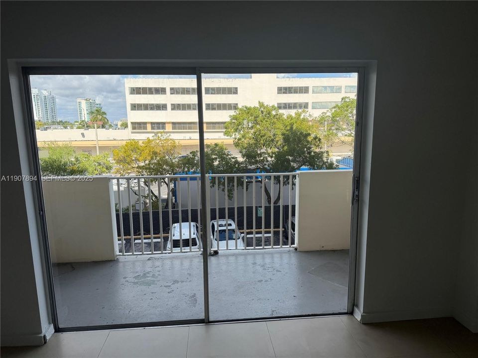 For Rent: $1,600 (0 beds, 1 baths, 531 Square Feet)