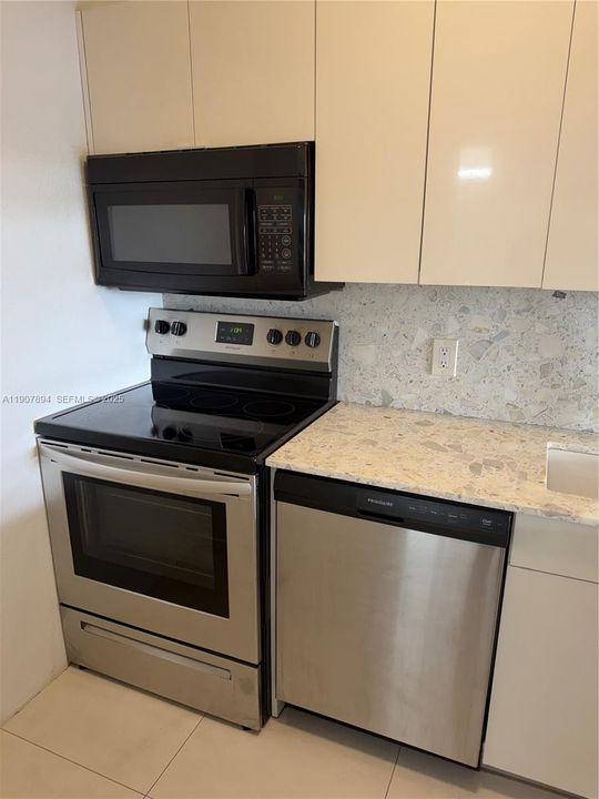 For Rent: $1,600 (0 beds, 1 baths, 531 Square Feet)