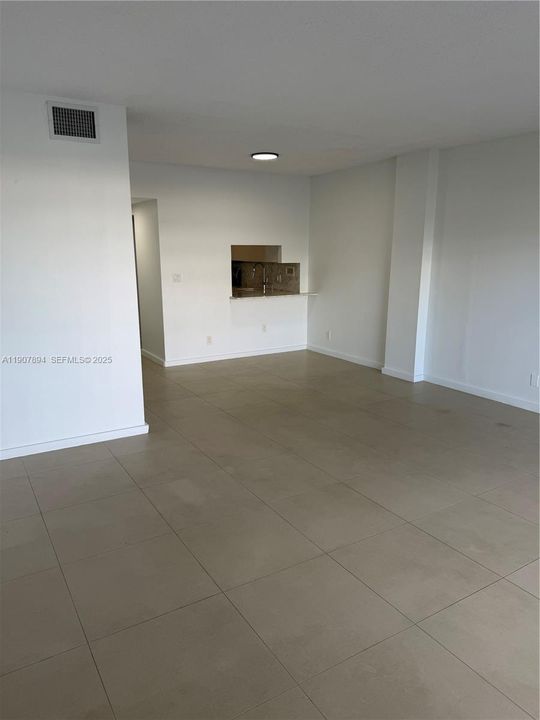 For Rent: $1,600 (0 beds, 1 baths, 531 Square Feet)