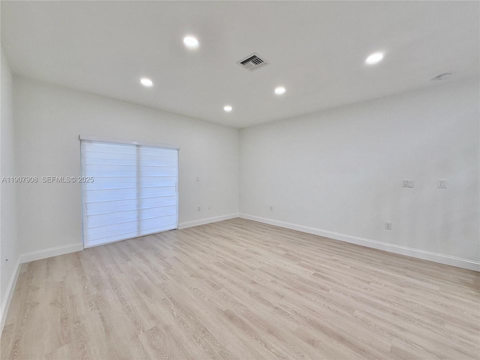 На продажу: $399,999 (3 спален, 3 ванн, 1528 Квадратных фут)