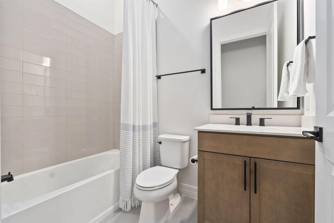 Guest Shower/Tub Combo