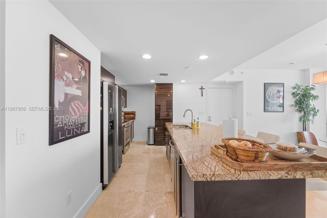 合同活跃: $6,350 (2 贝兹, 2 浴室, 1770 平方英尺)