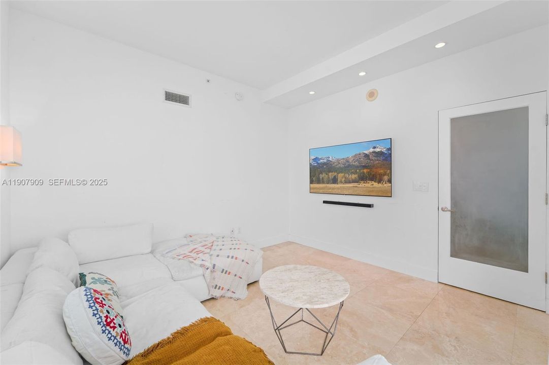 合同活跃: $6,350 (2 贝兹, 2 浴室, 1770 平方英尺)