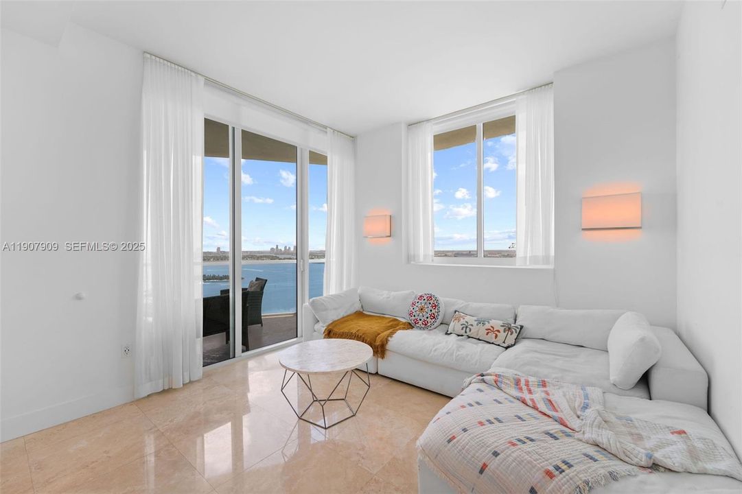 合同活跃: $6,350 (2 贝兹, 2 浴室, 1770 平方英尺)