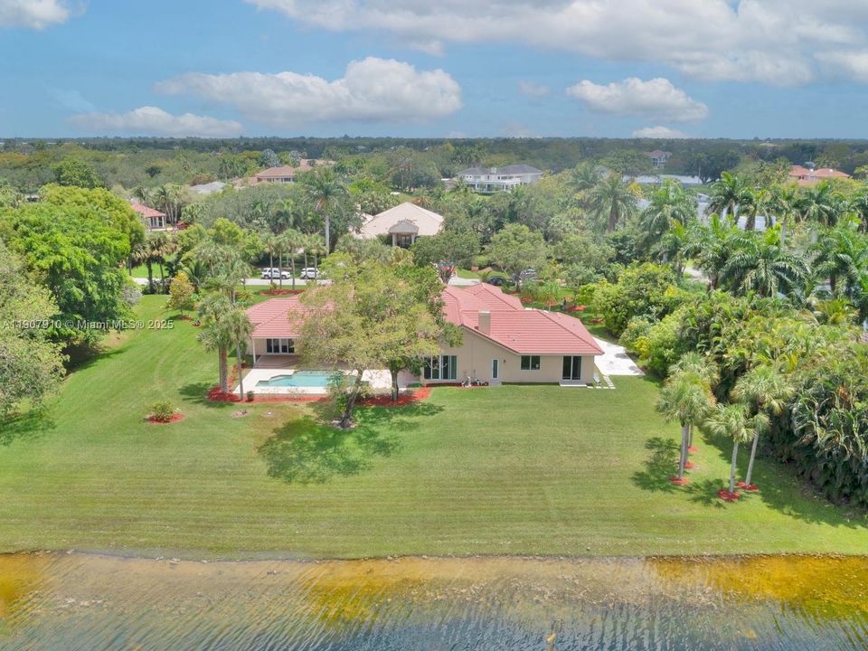 Activo con contrato: $2,990,000 (7 camas, 5 baños, 4191 Pies cuadrados)