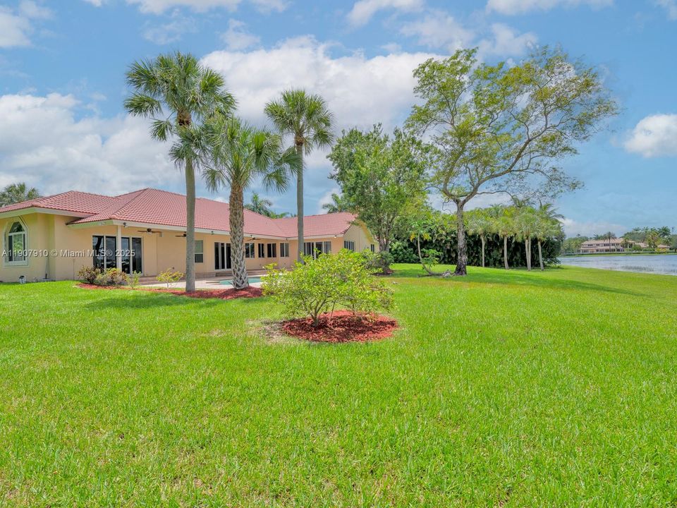 Activo con contrato: $2,990,000 (7 camas, 5 baños, 4191 Pies cuadrados)