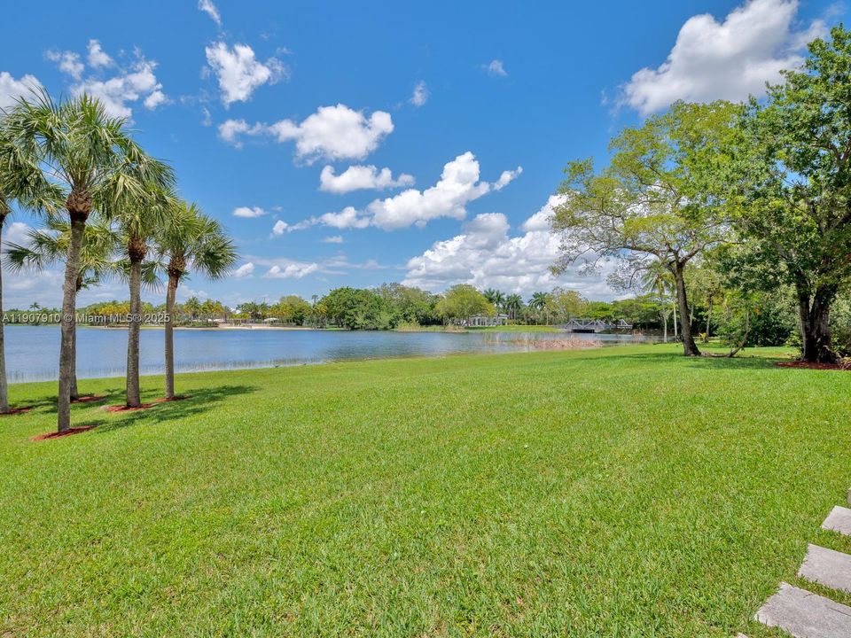 Activo con contrato: $2,990,000 (7 camas, 5 baños, 4191 Pies cuadrados)