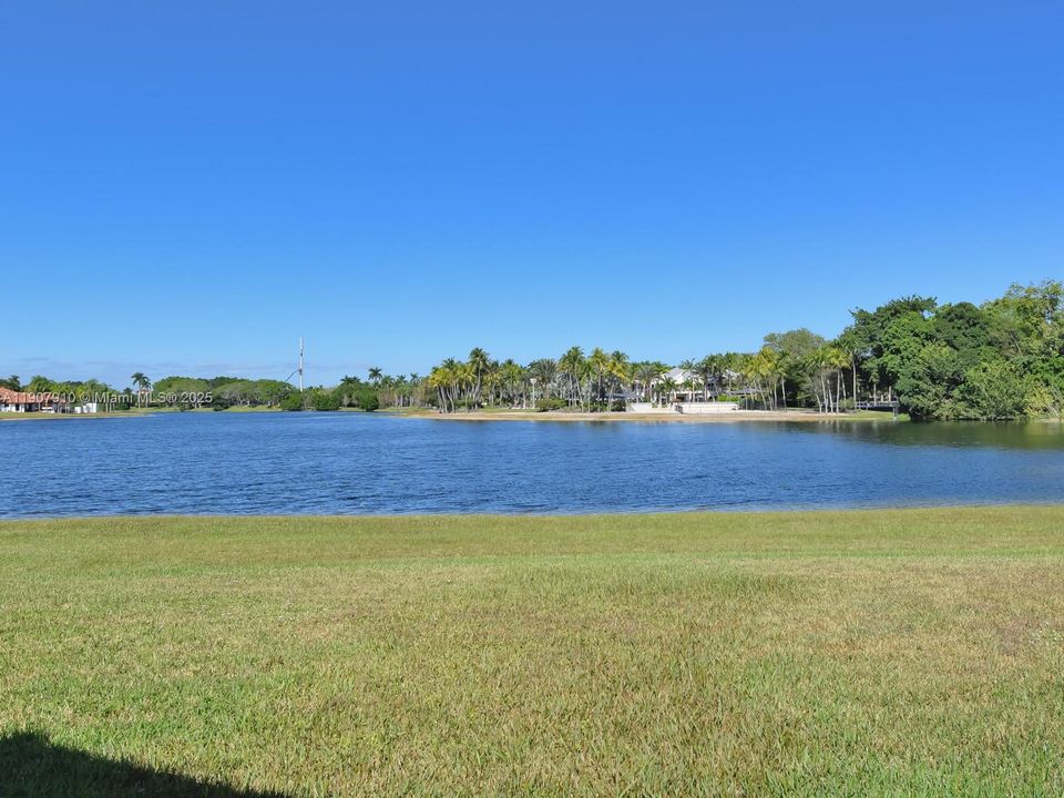 Activo con contrato: $2,990,000 (7 camas, 5 baños, 4191 Pies cuadrados)