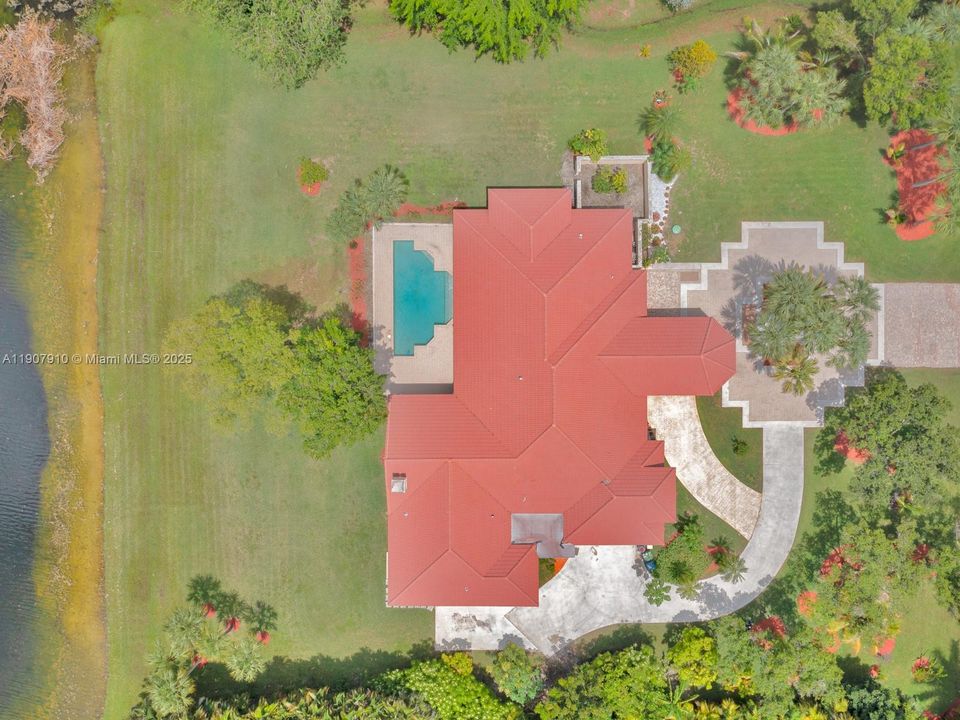 Activo con contrato: $2,990,000 (7 camas, 5 baños, 4191 Pies cuadrados)