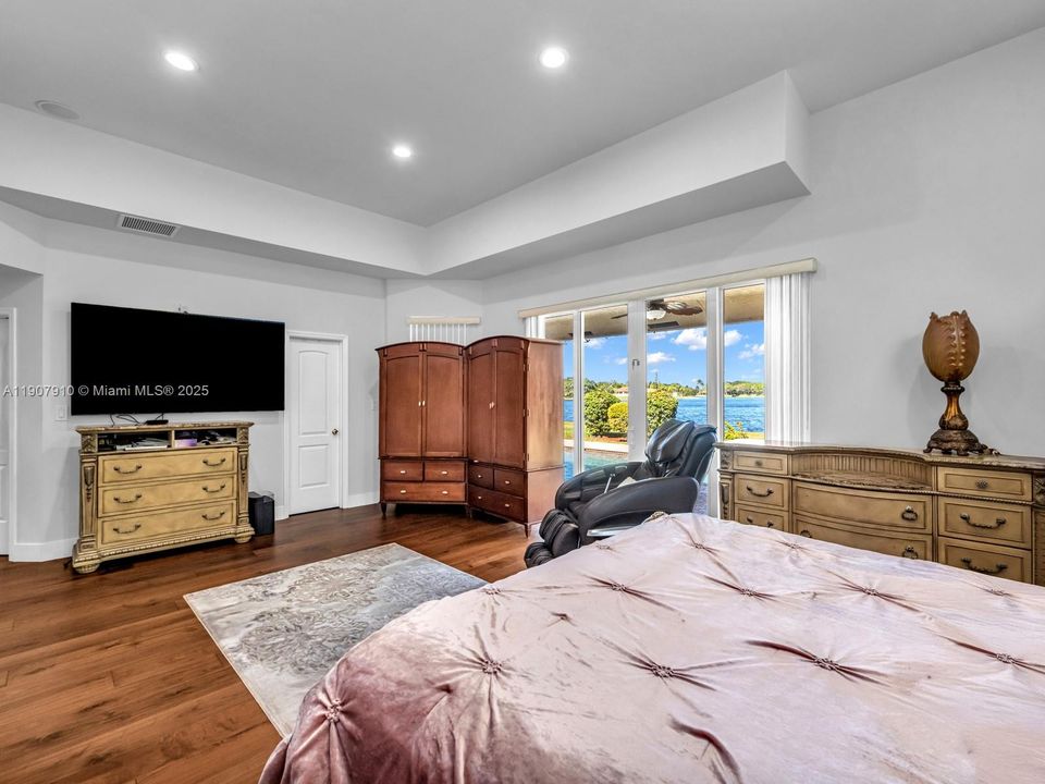 Activo con contrato: $2,990,000 (7 camas, 5 baños, 4191 Pies cuadrados)