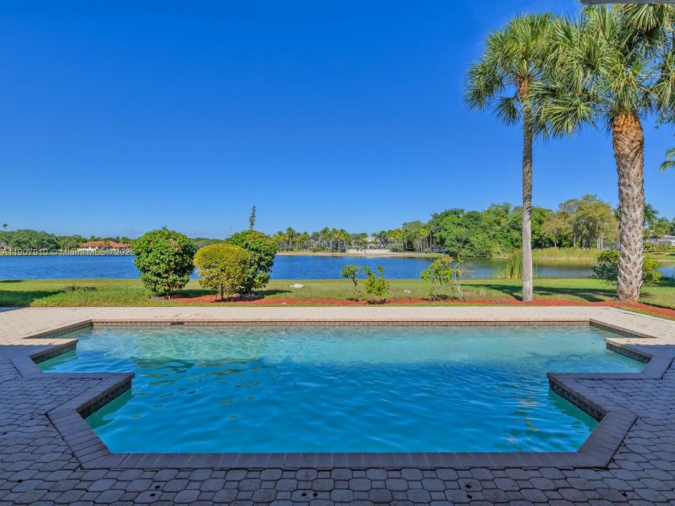 Activo con contrato: $2,990,000 (7 camas, 5 baños, 4191 Pies cuadrados)