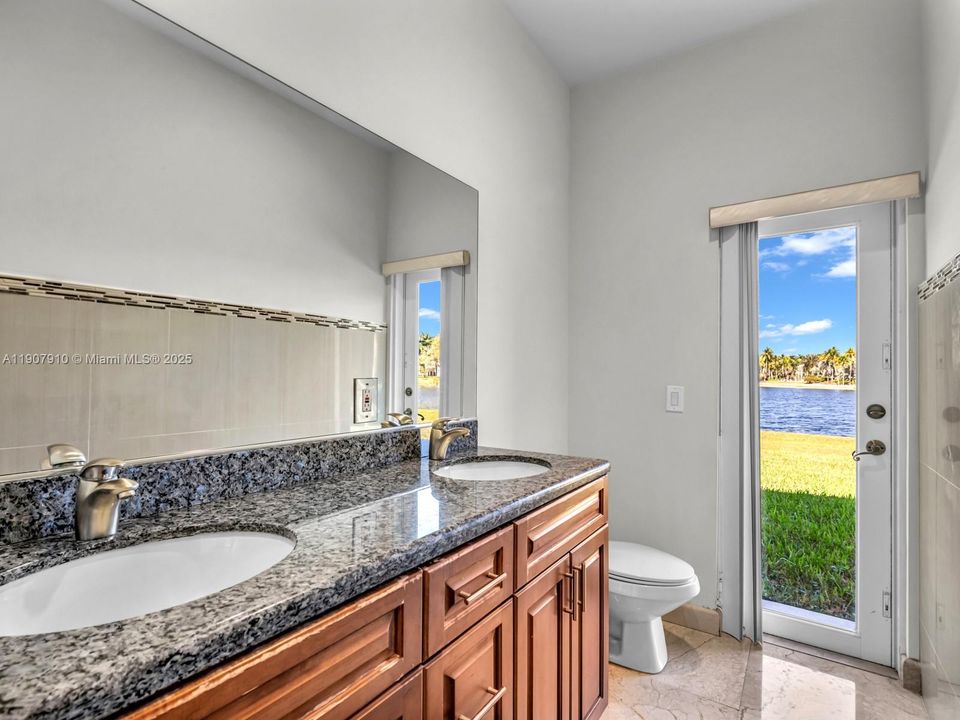 Activo con contrato: $2,990,000 (7 camas, 5 baños, 4191 Pies cuadrados)