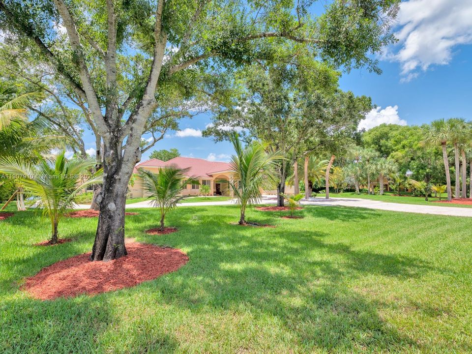 Activo con contrato: $2,990,000 (7 camas, 5 baños, 4191 Pies cuadrados)