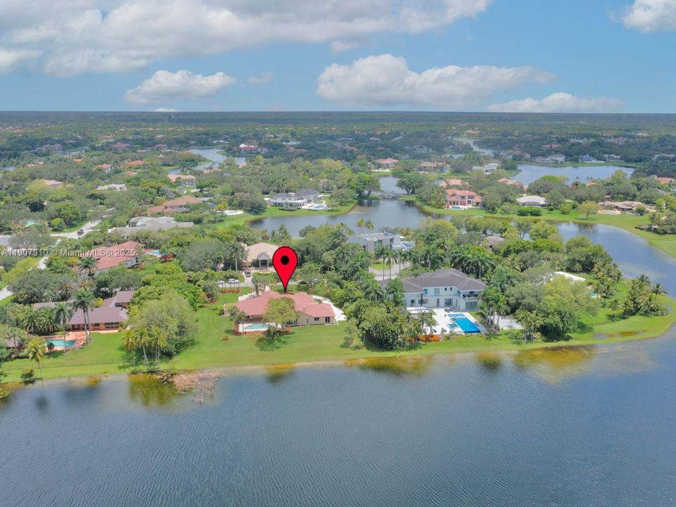 Activo con contrato: $2,990,000 (7 camas, 5 baños, 4191 Pies cuadrados)