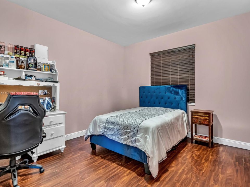 Activo con contrato: $2,990,000 (7 camas, 5 baños, 4191 Pies cuadrados)