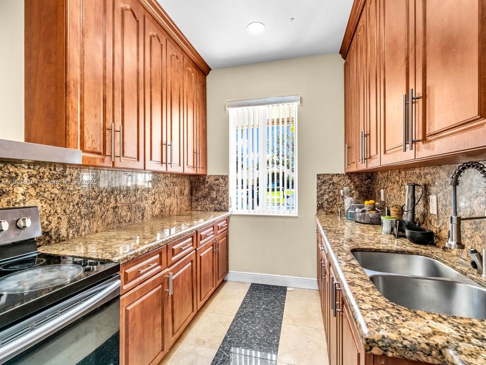 Activo con contrato: $2,990,000 (7 camas, 5 baños, 4191 Pies cuadrados)