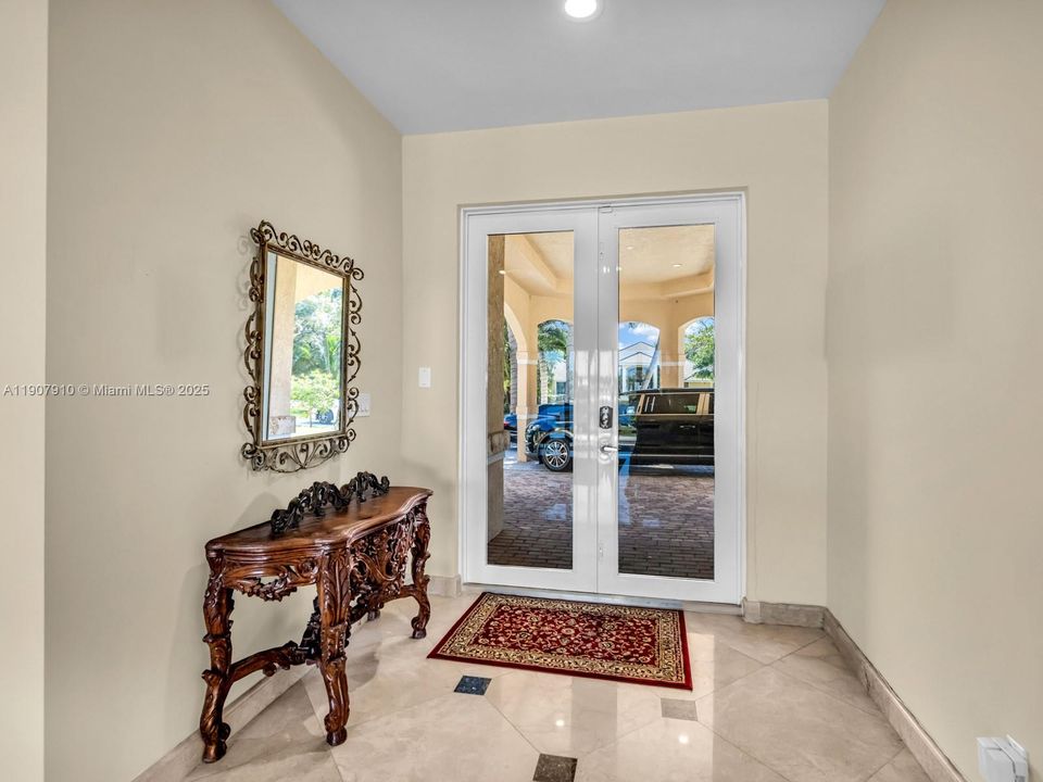 Activo con contrato: $2,990,000 (7 camas, 5 baños, 4191 Pies cuadrados)