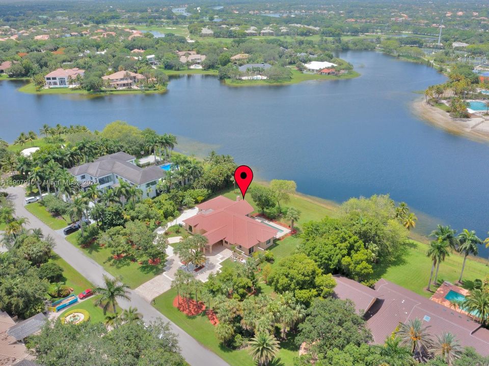 Activo con contrato: $2,990,000 (7 camas, 5 baños, 4191 Pies cuadrados)