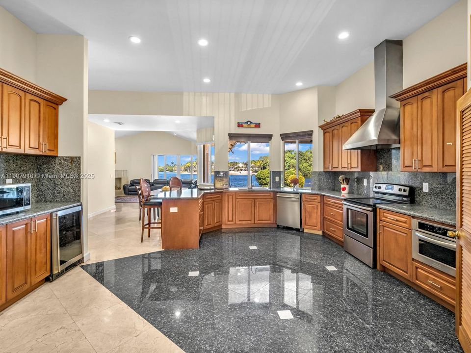 Activo con contrato: $2,990,000 (7 camas, 5 baños, 4191 Pies cuadrados)