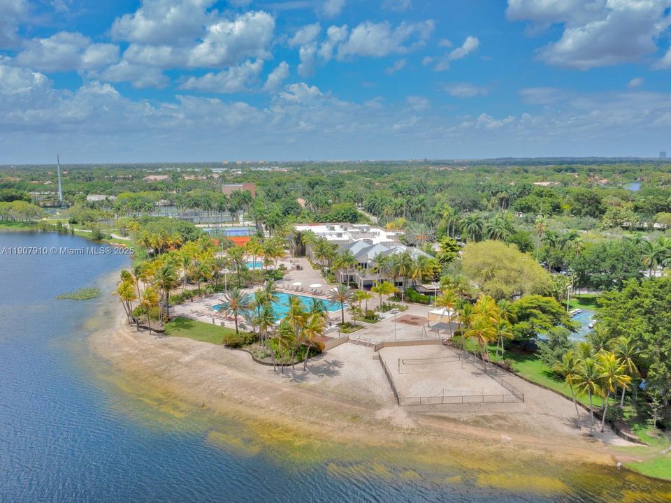 Activo con contrato: $2,990,000 (7 camas, 5 baños, 4191 Pies cuadrados)