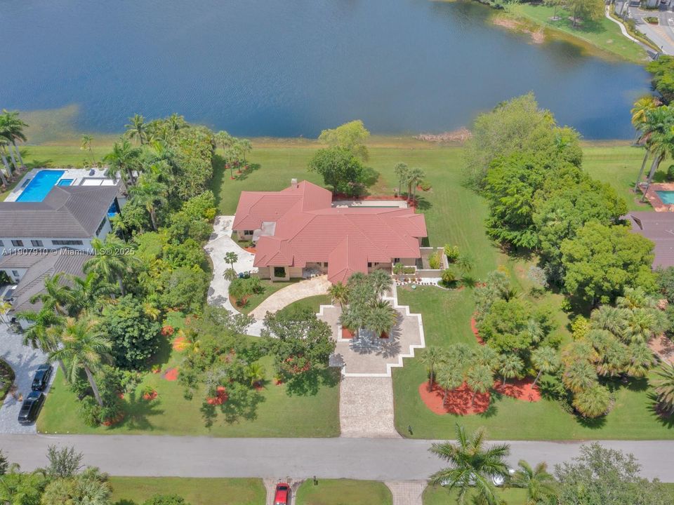 Activo con contrato: $2,990,000 (7 camas, 5 baños, 4191 Pies cuadrados)