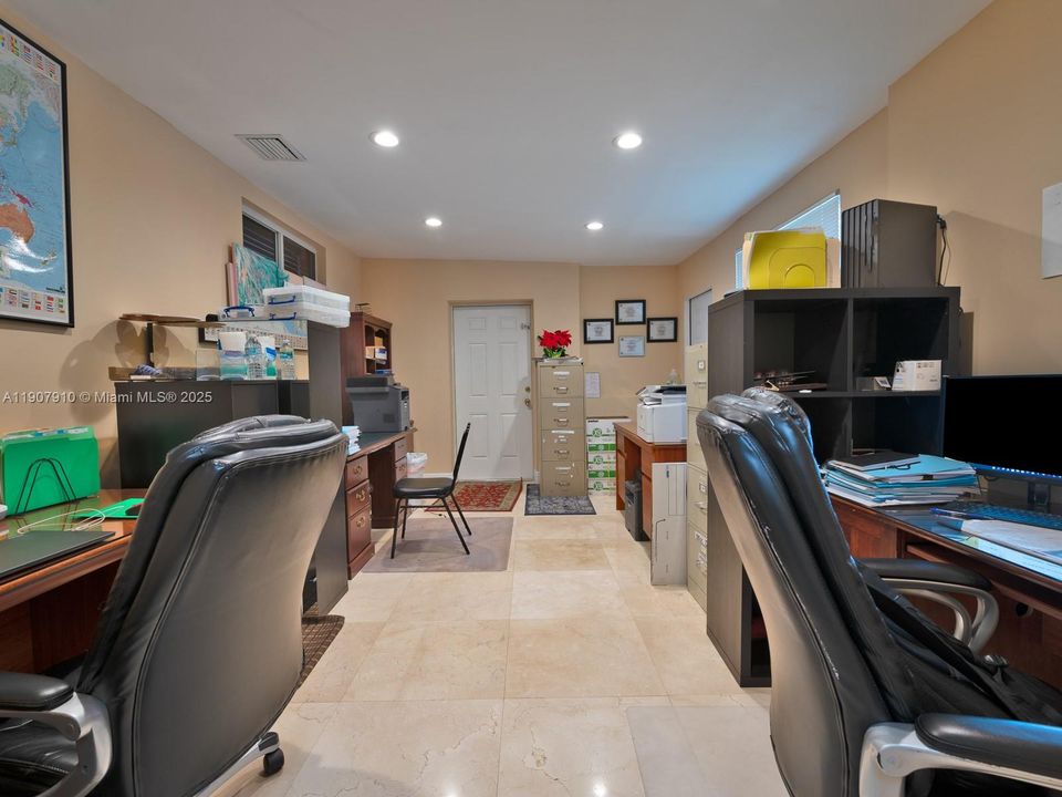 Activo con contrato: $2,990,000 (7 camas, 5 baños, 4191 Pies cuadrados)