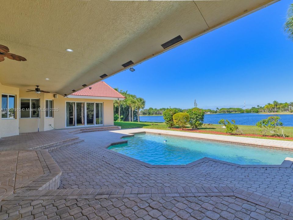 Activo con contrato: $2,990,000 (7 camas, 5 baños, 4191 Pies cuadrados)