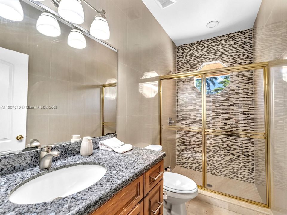 Activo con contrato: $2,990,000 (7 camas, 5 baños, 4191 Pies cuadrados)