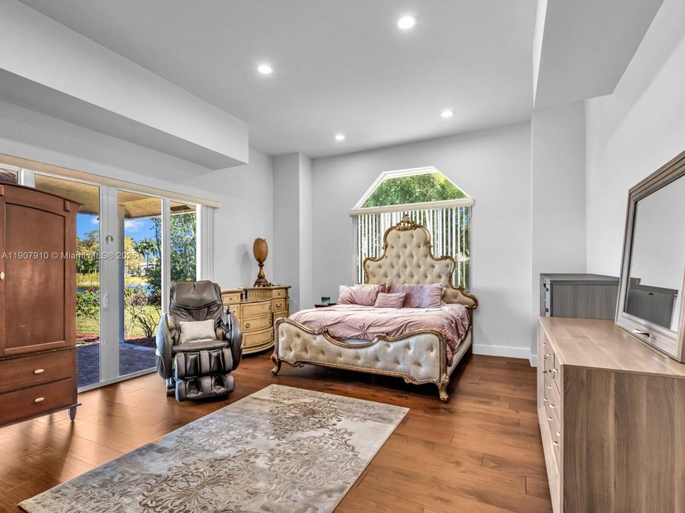 Activo con contrato: $2,990,000 (7 camas, 5 baños, 4191 Pies cuadrados)