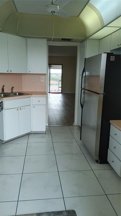 Active With Contract: $1,650 (2 beds, 2 baths, 900 Square Feet)