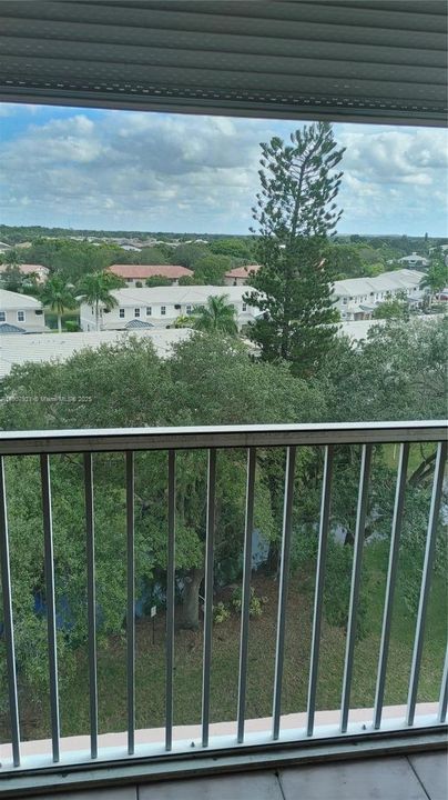 Active With Contract: $1,650 (2 beds, 2 baths, 900 Square Feet)