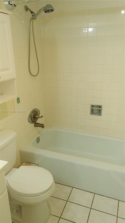 Active With Contract: $1,650 (2 beds, 2 baths, 900 Square Feet)