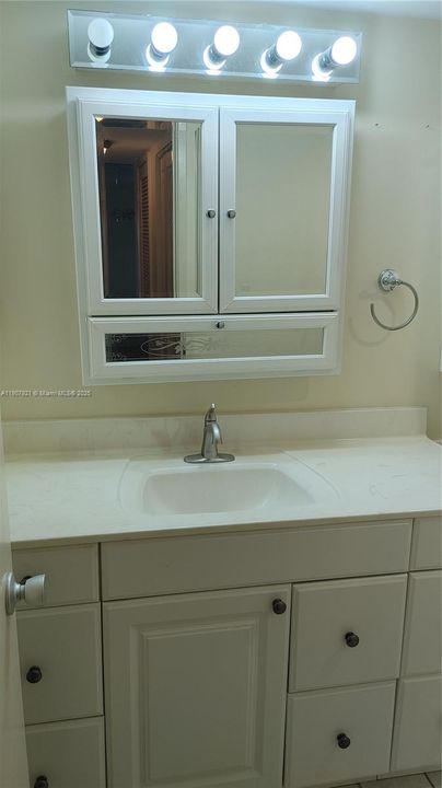 Active With Contract: $1,650 (2 beds, 2 baths, 900 Square Feet)