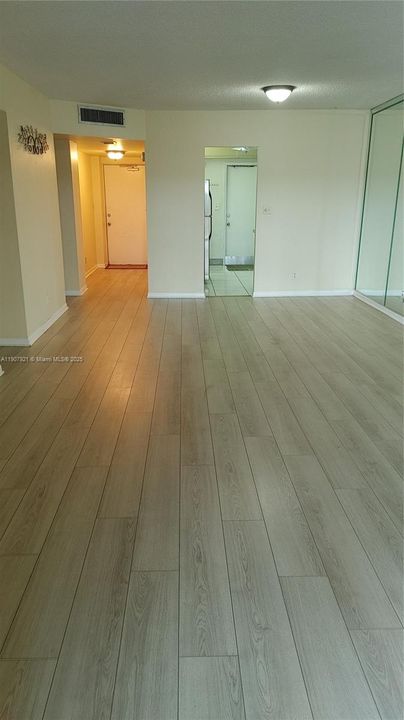 Active With Contract: $1,650 (2 beds, 2 baths, 900 Square Feet)