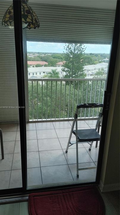 Active With Contract: $1,650 (2 beds, 2 baths, 900 Square Feet)