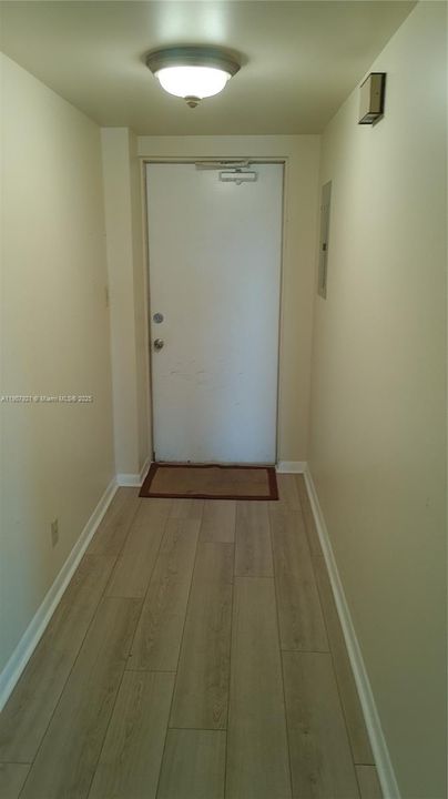 Active With Contract: $1,650 (2 beds, 2 baths, 900 Square Feet)