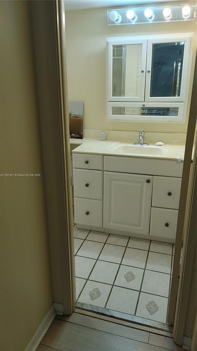 Active With Contract: $1,650 (2 beds, 2 baths, 900 Square Feet)