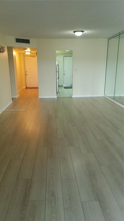 Active With Contract: $1,650 (2 beds, 2 baths, 900 Square Feet)