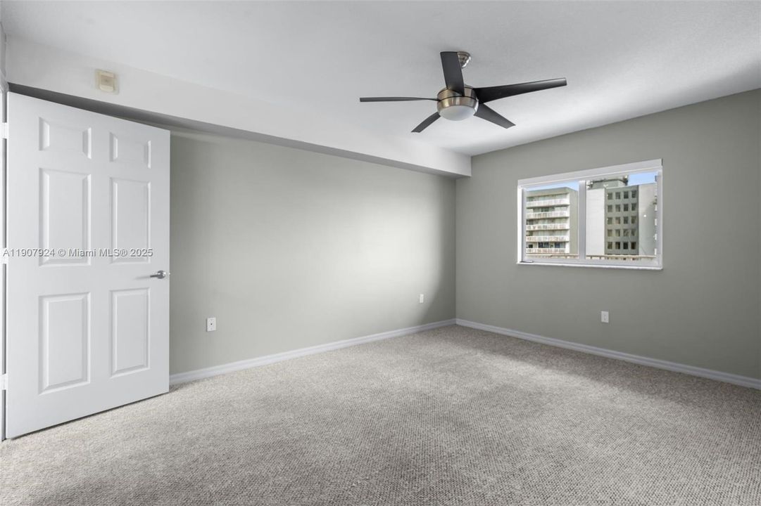 Под контрактом: $315,765 (2 спален, 2 ванн, 807 Квадратных фут)